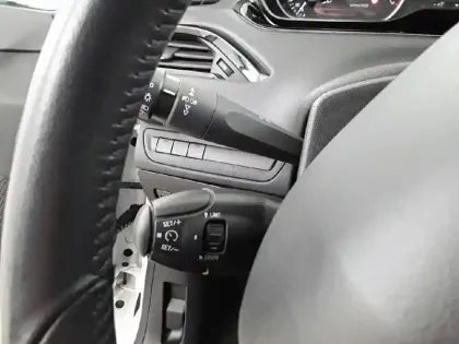 Photo 19 Peugeot 208  PureTech 82ch S&S BVM5