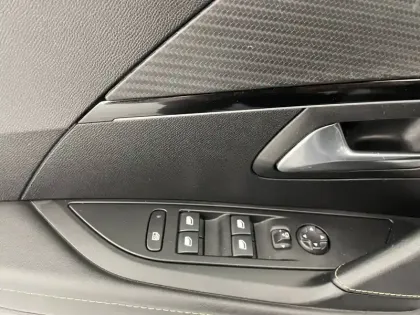 Photo 31 Peugeot 208  Electrique 50 kWh 136ch