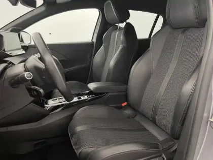 Photo 13 Peugeot 208  Electrique 50 kWh 136ch