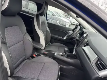 Photo 15 Renault Captur  E-Tech full hybrid 145