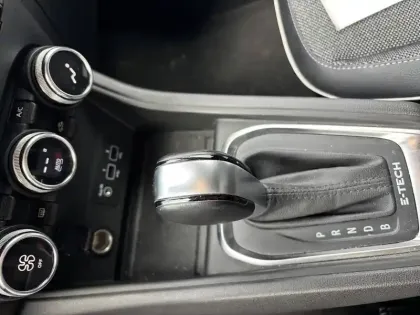 Photo 37 Renault Captur  E-Tech full hybrid 145