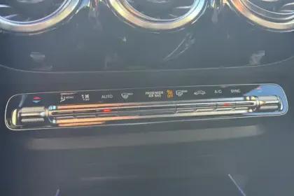 Photo 19 Mercedes GLA  200 7G-DCT