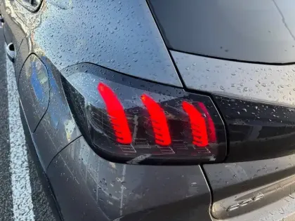 Photo 16 Peugeot 208  PureTech 130 S&S EAT8