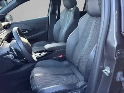 Photo 10 Peugeot 208  PureTech 130 S&S EAT8