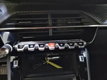 Photo 24 Peugeot 2008  PureTech 130 S&S EAT8