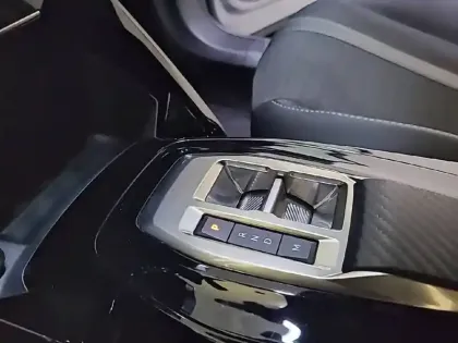 Photo 13 Peugeot 2008  PureTech 130 S&S EAT8