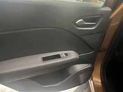 Photo 17 Renault Captur  TCe 140 EDC - 21