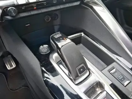 Photo 13 Peugeot 3008  Puretech 130ch S&S EAT8