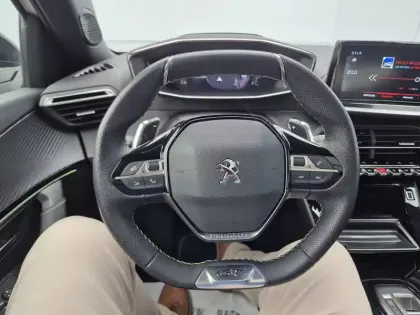 Photo 15 Peugeot 2008  PureTech 130 S&S EAT8