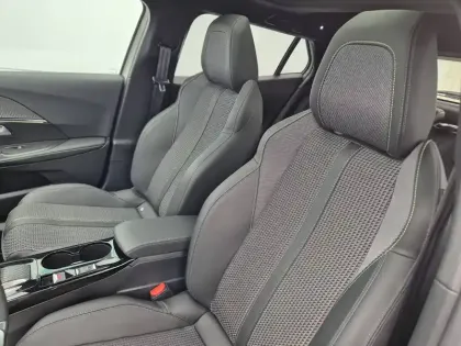 Photo 54 Peugeot 2008  PureTech 130 S&S EAT8