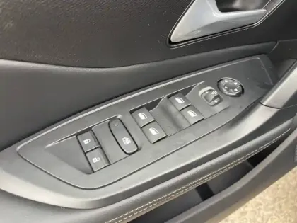 Photo 26 Peugeot 308  PureTech 130ch S&S EAT8