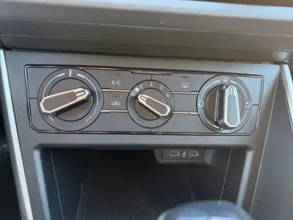 Photo 38 Volkswagen Polo  1.0 TSI 95 S&S DSG7