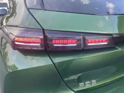 Photo 16 Peugeot 308  PureTech 130ch S&S EAT8