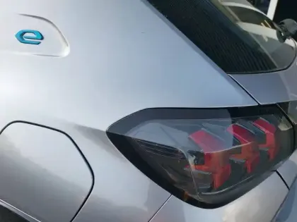 Photo 16 Peugeot 208  Electrique 50 kWh 136ch