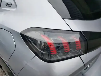 Photo 16 Peugeot 208  Electrique 50 kWh 136ch