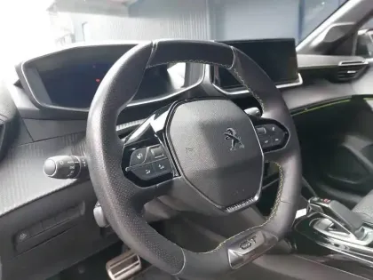 Photo 8 Peugeot 208  Electrique 50 kWh 136ch