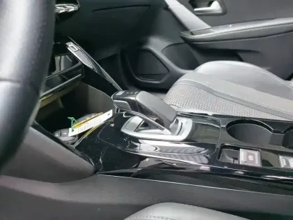 Photo 13 Peugeot 208  Electrique 50 kWh 136ch