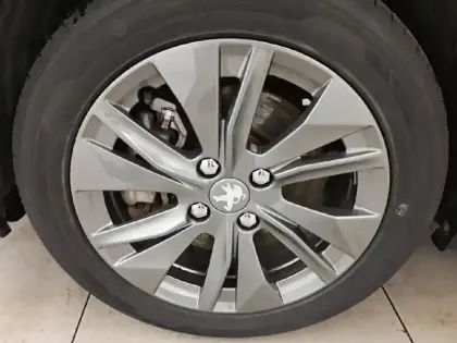 Photo 12 Peugeot 208  Electrique 50 kWh 136ch