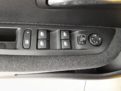 Photo 19 Peugeot 208  Electrique 50 kWh 136ch