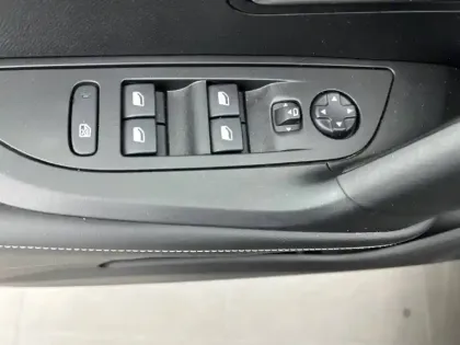 Photo 19 Peugeot 2008  BlueHDi 130 S&S EAT8