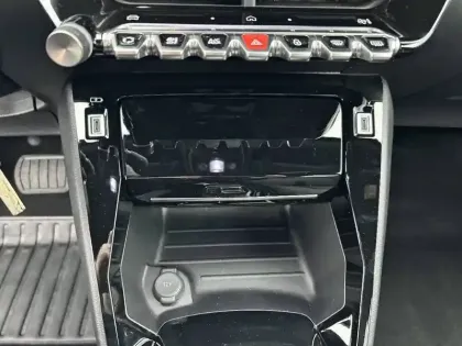 Photo 21 Peugeot 2008  BlueHDi 130 S&S EAT8