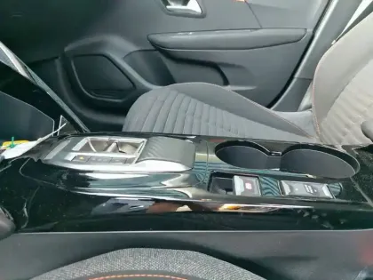 Photo 13 Peugeot 208  Electrique 50 kWh 136ch