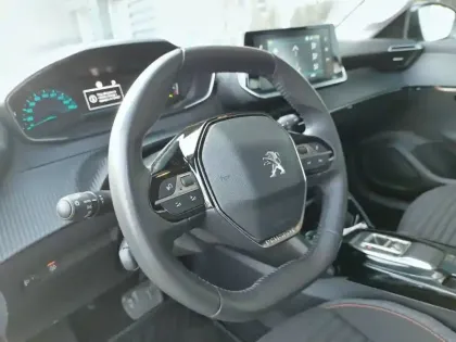 Photo 8 Peugeot 208  Electrique 50 kWh 136ch