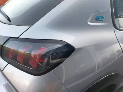 Photo 16 Peugeot 208  Electrique 50 kWh 136ch