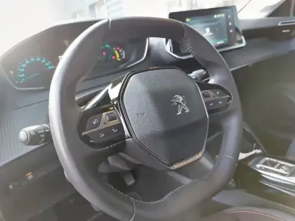 Photo 8 Peugeot 208  Electrique 50 kWh 136ch