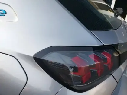 Photo 16 Peugeot 208  Electrique 50 kWh 136ch