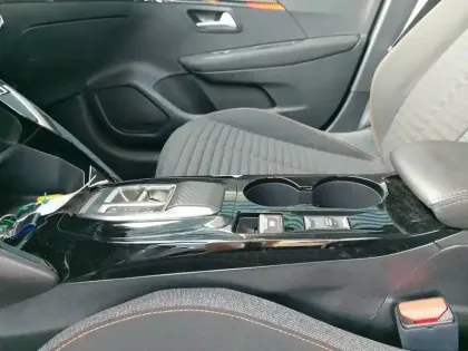 Photo 13 Peugeot 208  Electrique 50 kWh 136ch