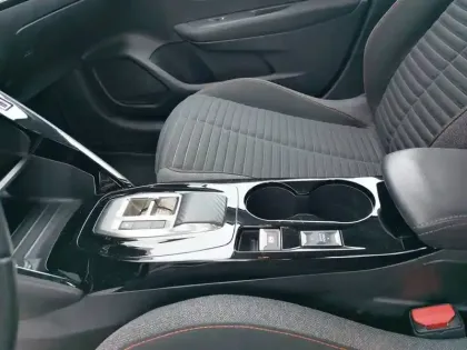 Photo 13 Peugeot 208  Electrique 50 kWh 136ch