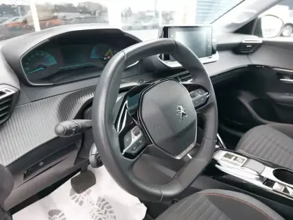 Photo 8 Peugeot 208  Electrique 50 kWh 136ch