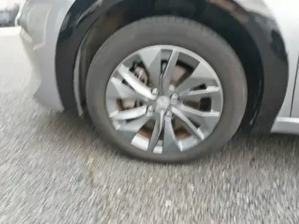 Photo 12 Peugeot 208  Electrique 50 kWh 136ch