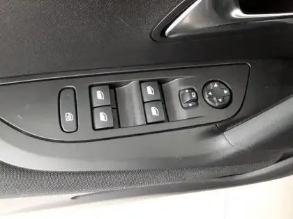 Photo 41 Peugeot 2008 Gén. II Ph1 NG Active Pack 5