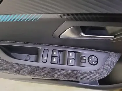 Photo 29 Peugeot 208  PureTech 75 S&S BVM5