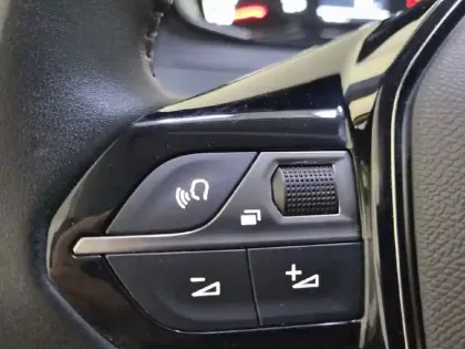 Photo 26 Peugeot 208  PureTech 75 S&S BVM5