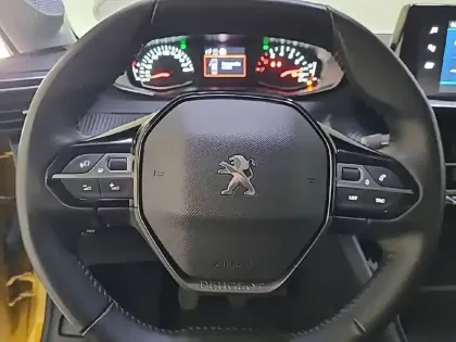 Photo 8 Peugeot 208  PureTech 75 S&S BVM5