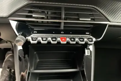 Photo 98 Peugeot 208 Gén. II Ph2 Style 5