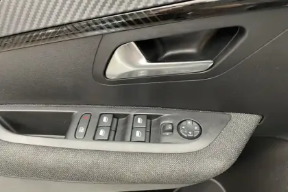 Photo 48 Peugeot 208  100 S&S BVM6