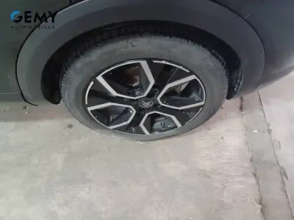 Photo 10 Citroën C4 e- 136 ch Automatique