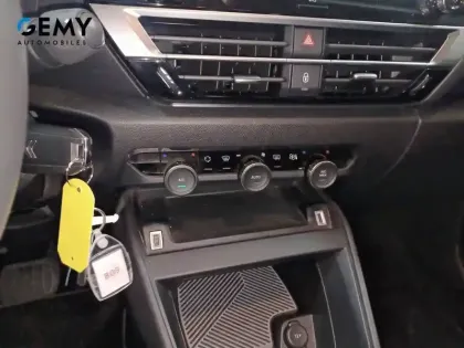 Photo 14 Citroën C4 e- 136 ch Automatique