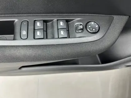 Photo 18 Peugeot 208  Electrique 50 kWh 136ch