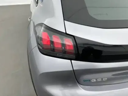 Photo 16 Peugeot 208  Electrique 50 kWh 136ch