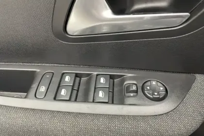 Photo 100 Peugeot 208 Gén. II Ph2 Style 5