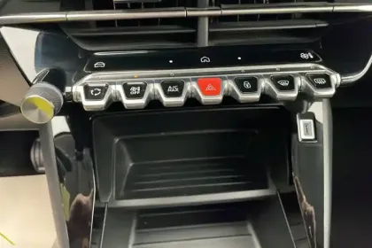 Photo 98 Peugeot 208 Gén. II Ph2 Style 5