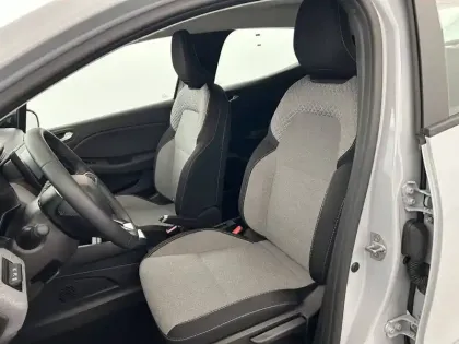 Photo 8 Renault Clio  E-Tech full hybrid 145 ch GSR2