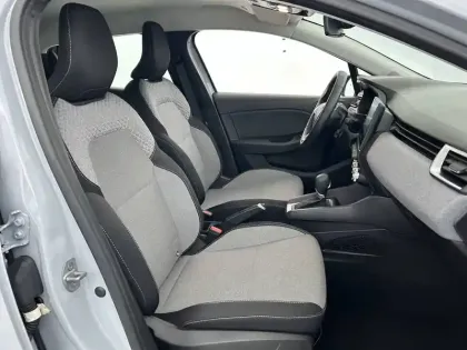 Photo 13 Renault Clio  E-Tech full hybrid 145 ch GSR2