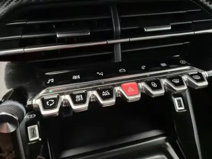 Photo 14 Peugeot 208  Electrique 50 kWh 136ch