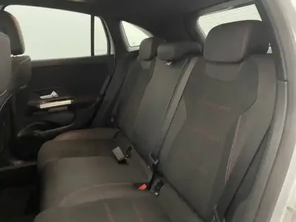 Photo 15 Mercedes GLA  200 d 8G-DCT